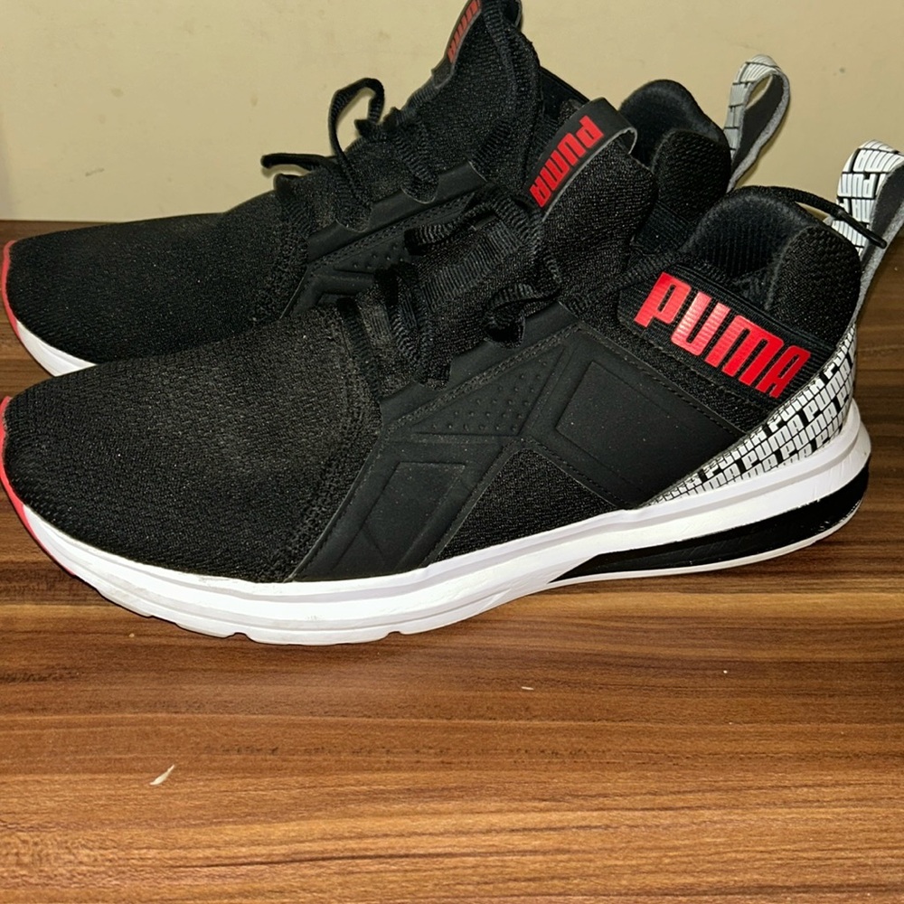 Puma Men's Enzo sneaker 193251-01 SIZE 10 EXCELLENT USED CONDITION